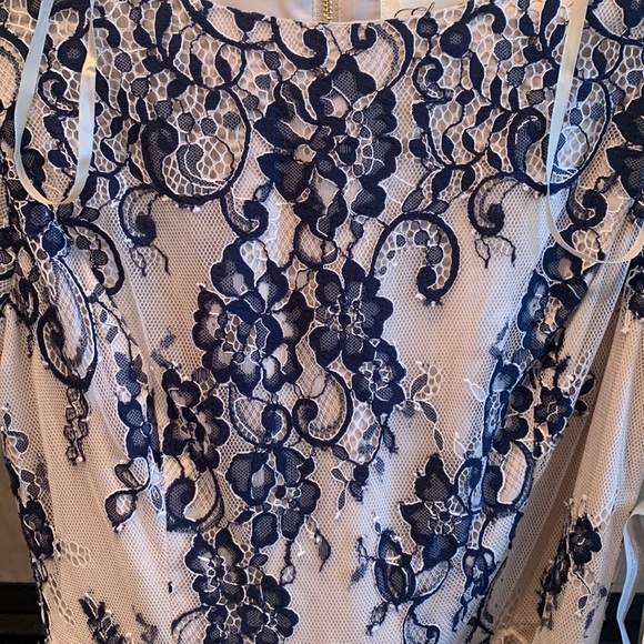 Beautiful fit and flare dress - Picture 6 of 7